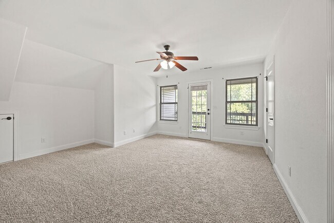 Building Photo - 4100 SW Deerfield Blvd
