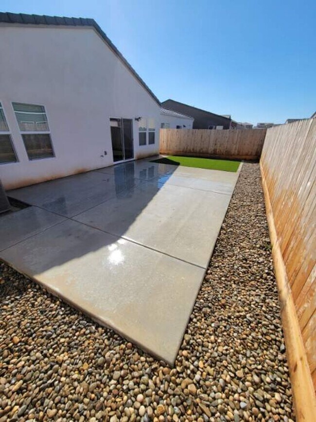 Building Photo - Rent Reduced to $2395 & Move-in Special: $500 Off the 1st Month's Rent! Spacious 3BR/2BA Home wit...