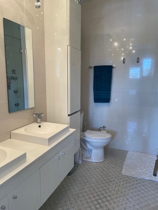 Building Photo - 1870 N Damen Ave