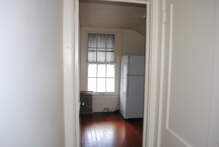 Building Photo - 1618 3rd St