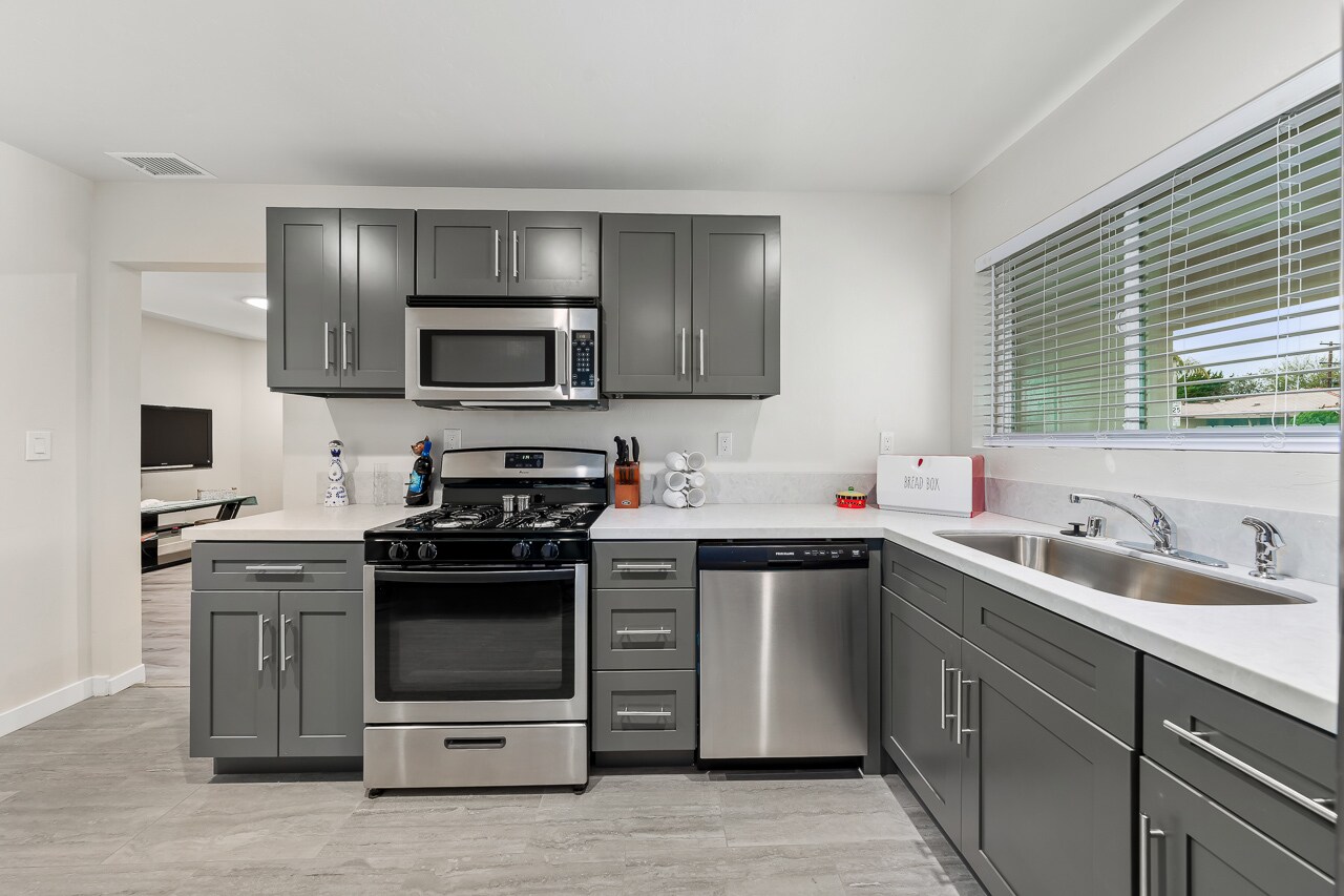 Building Photo - 5737 Dorothy Dr