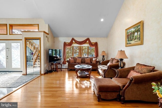 Building Photo - 509 Long Ln