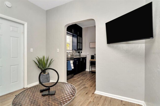 Building Photo - 2121 Dr M.L.K. Jr St N