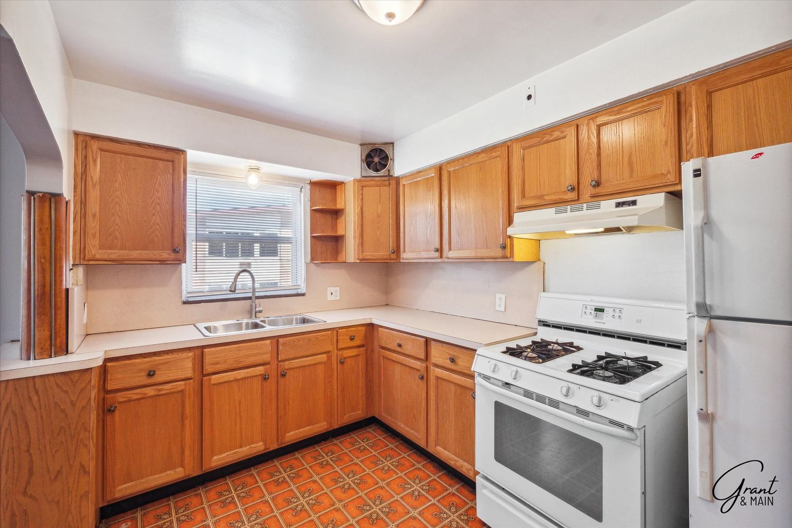 Building Photo - 5074/5076 Chalmers - Alejandro Soto