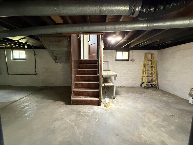 Building Photo - 59 Dundee St