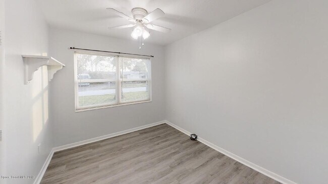 Building Photo - 449 N Waterway Dr