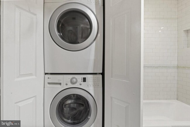 Building Photo - 568 N St Asaph St