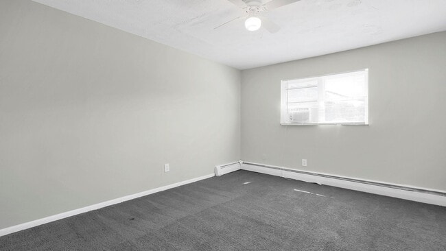 Building Photo - 2405 Belcher Dr
