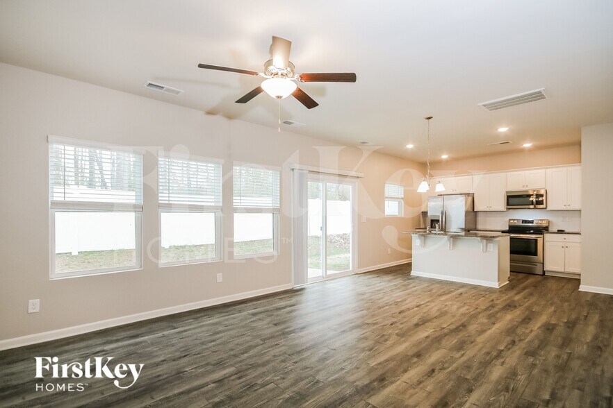 Building Photo - 3232 Newell Vlg Dr