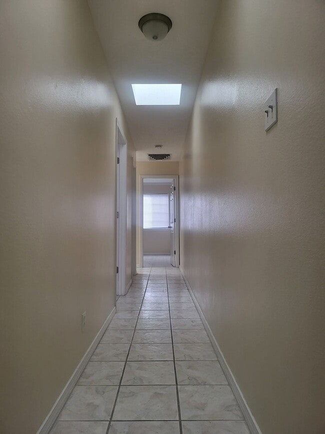 Building Photo - North valley 3 bedroom 2/BA 1245/sf 1/CG 2...