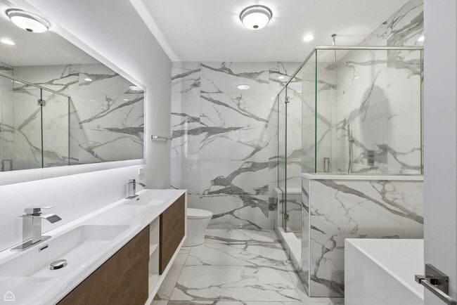 Building Photo - 1042 S Oakley Blvd