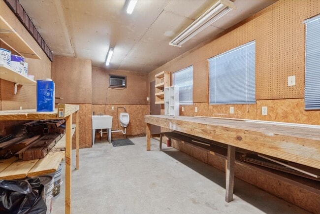 Building Photo - 20 Woody Creek Dr