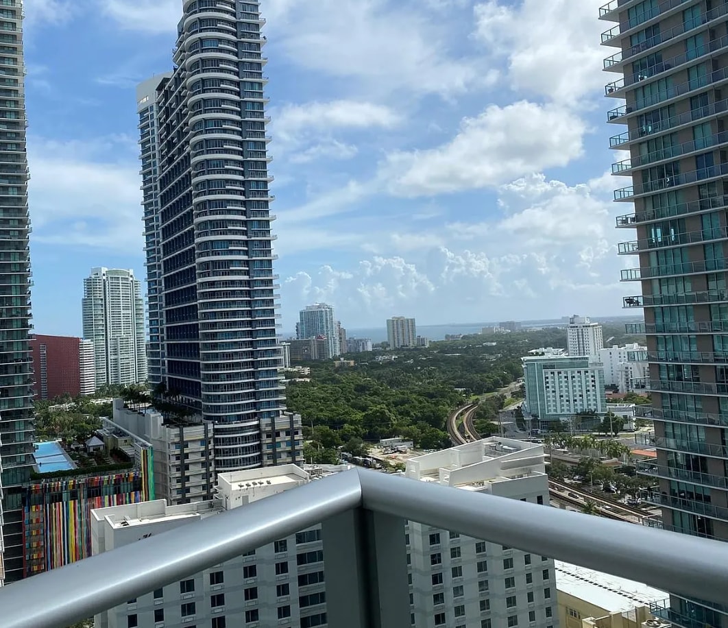 Building Photo - 1100 S miami Ave