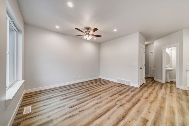 Building Photo - 16422 S Bull Spgs Ln
