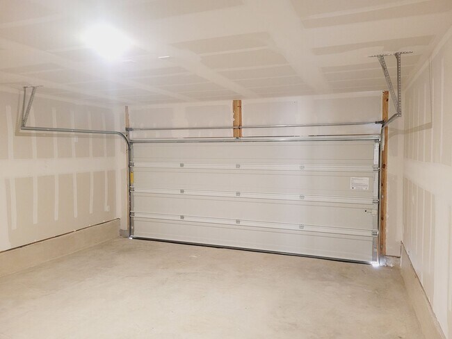 Building Photo - 2024 4-bed Home in Bulverde