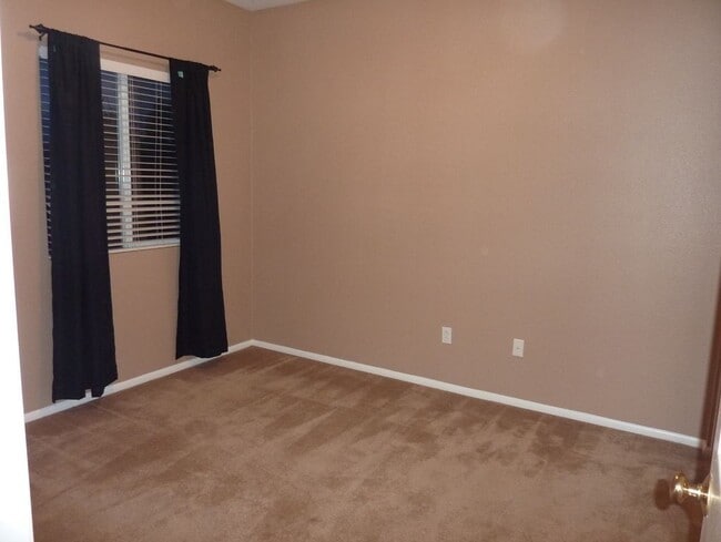 Building Photo - FOR RENT – Available January 10, 2026