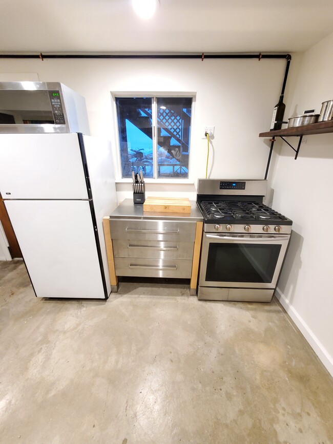 Building Photo - 1054 W 500 S St
