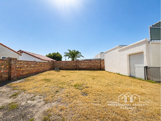 Building Photo - 3-bedroom, 3-bathroom home in Foothills Mobile Est
