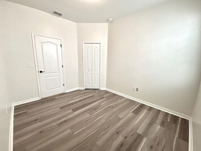 Building Photo - 15575 Hamlin Blossom Ave