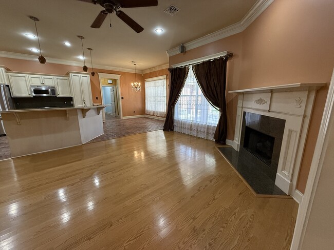 Building Photo - 103 Lakeshore Dr