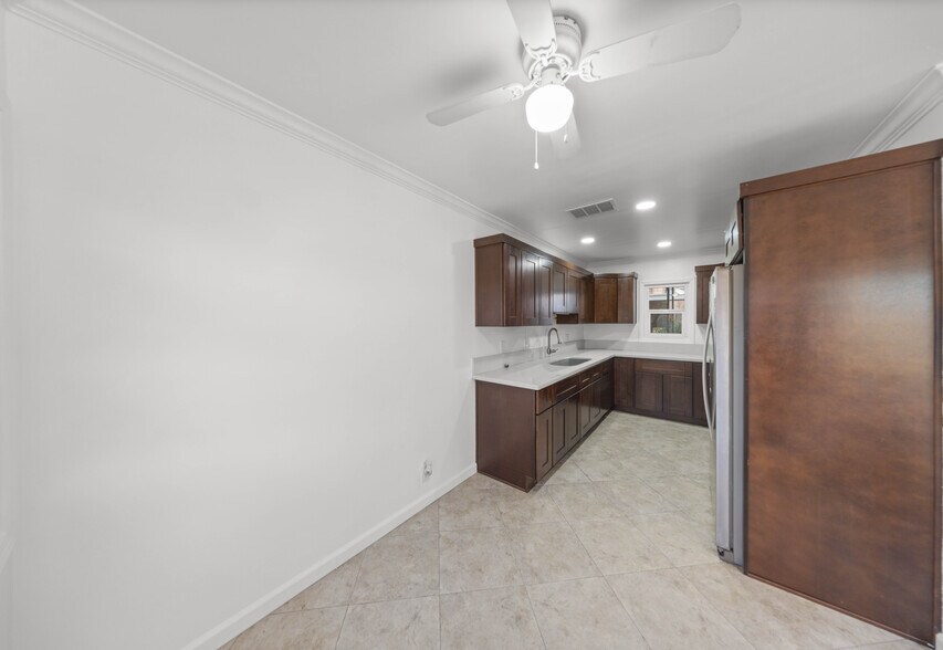 Building Photo - 211 E California Ave