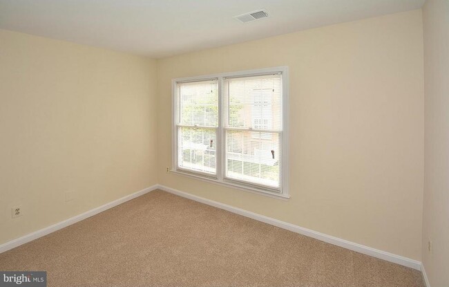 Building Photo - 9425 Van Arsdale Dr