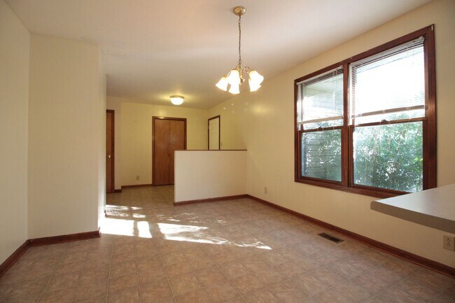 Building Photo - 205 Farmer Rd