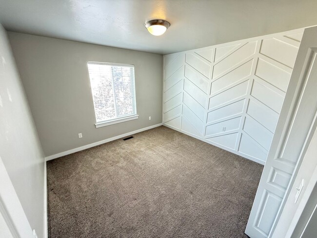 Building Photo - 4 Bedroom with 3 Car Garage in Meridian