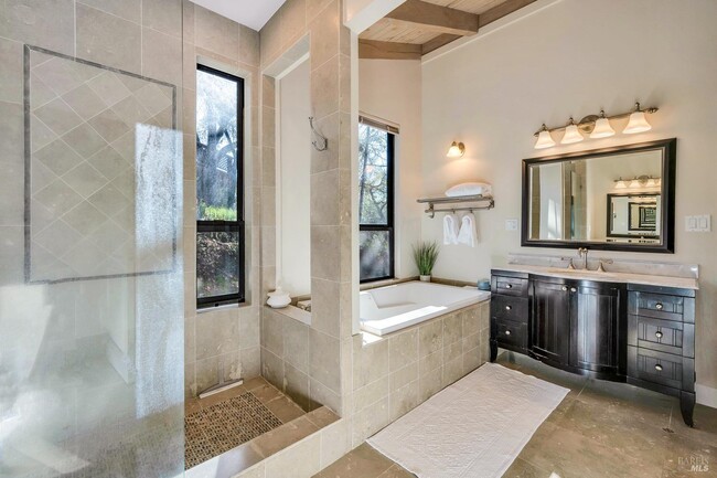 Building Photo - 522 Meadowood Ln