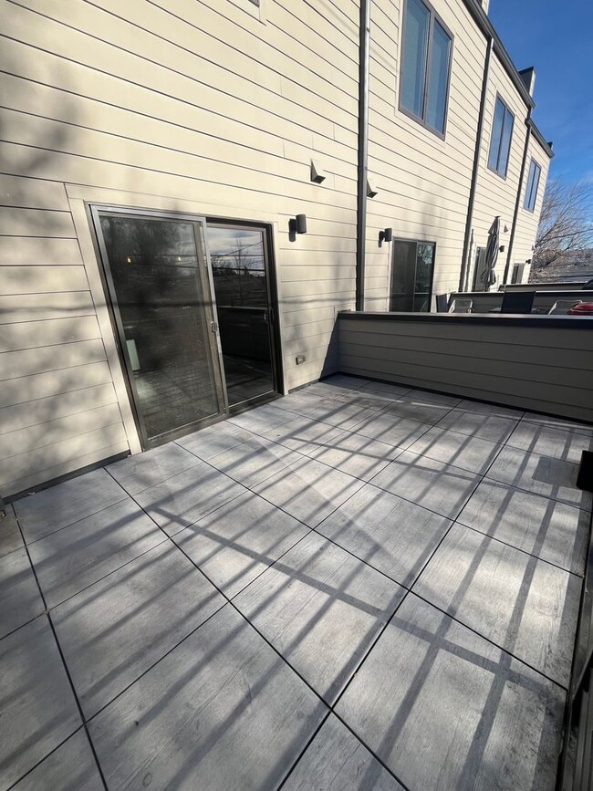 Building Photo - 2858 Hazel Ct
