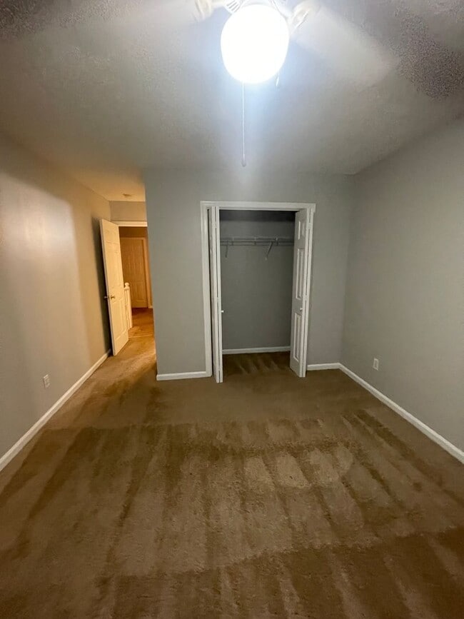 Building Photo - 152 Woodmere Dr