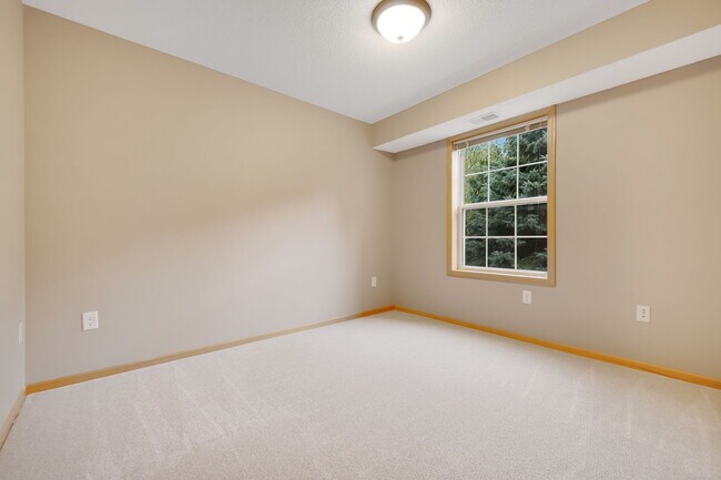 Building Photo - 15631 Linnet St NW