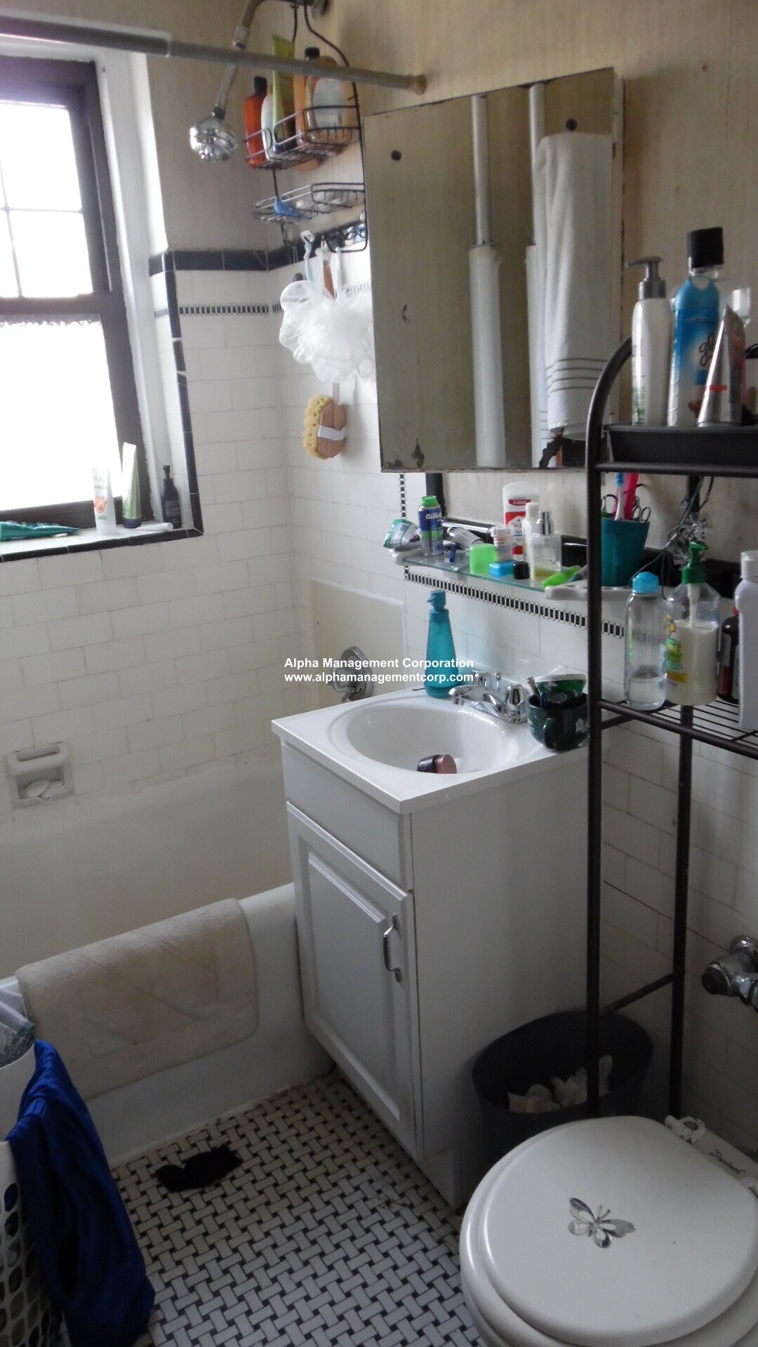 Building Photo - 349 Pleasant St