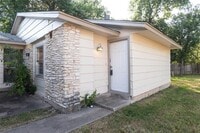 Building Photo - 1407 Click Cove