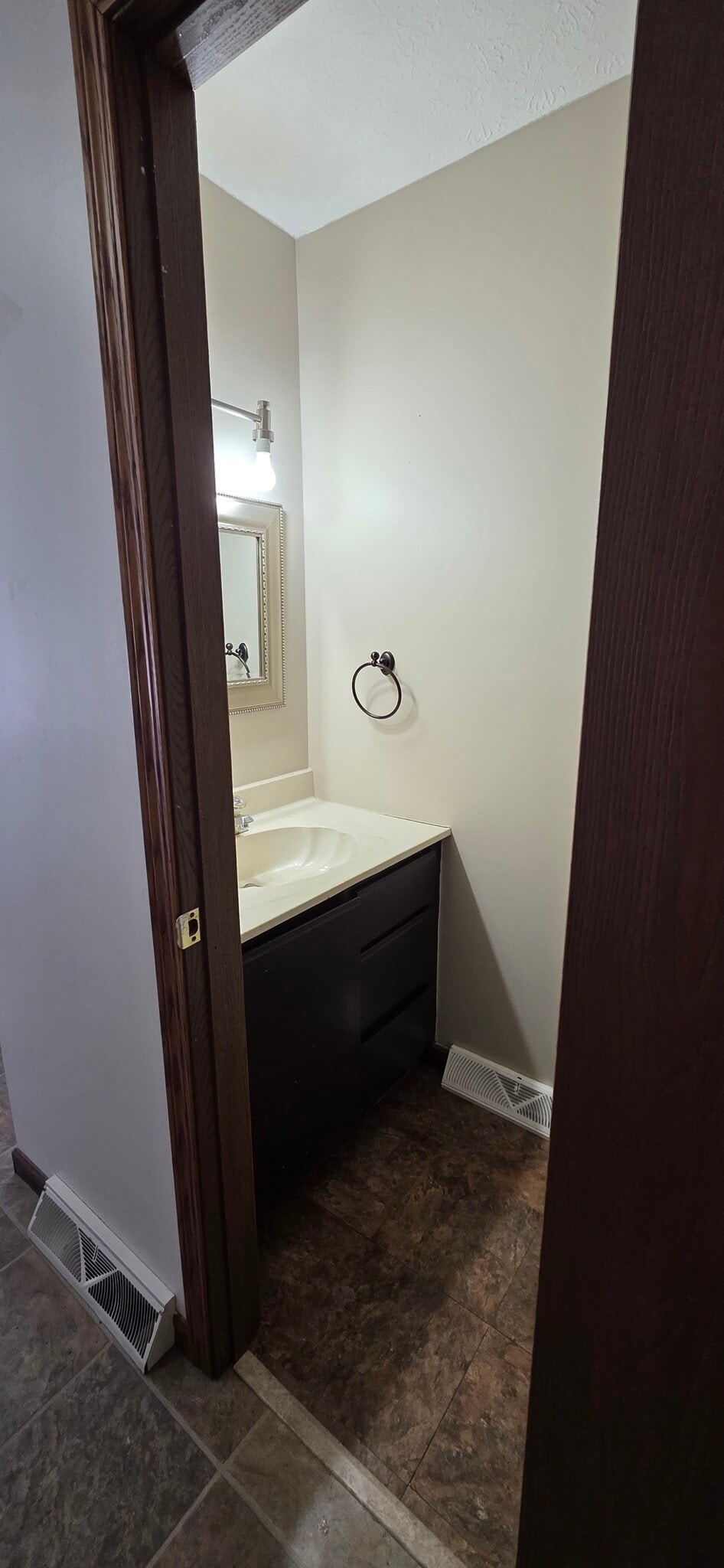 Building Photo - 5635 London Dr