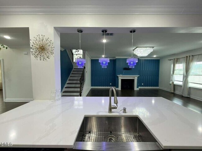 Building Photo - 513 Acerno Dr