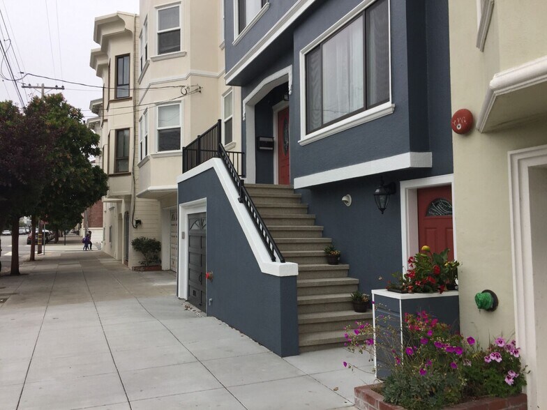 Building Photo - 1334 Anza St