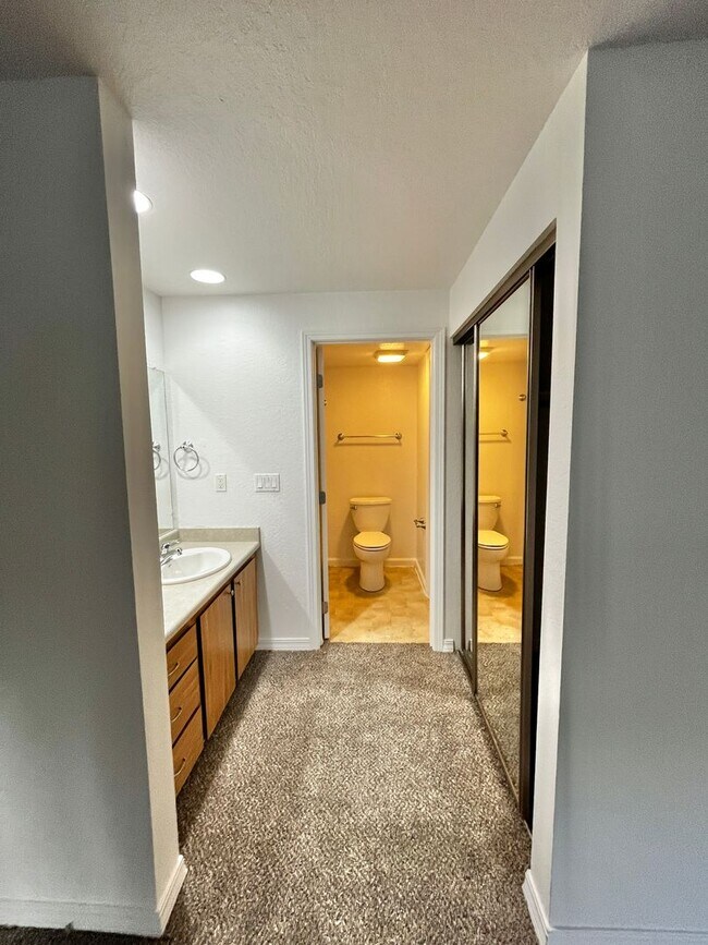 Building Photo - Fresh Paint and New Carpet in this Sunn Fjord Condo!