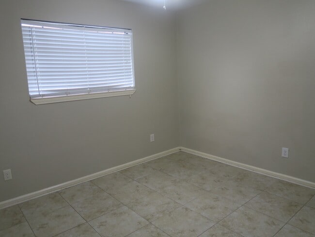 Building Photo - 1606 Quail Run