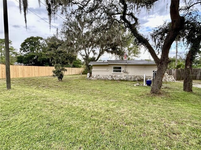 Building Photo - 9541 Round Lk Dr