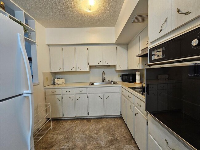 Building Photo - 2331 Finlandia Ln