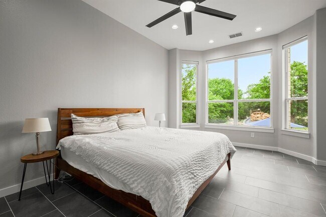 Building Photo - 601 Scenic Path