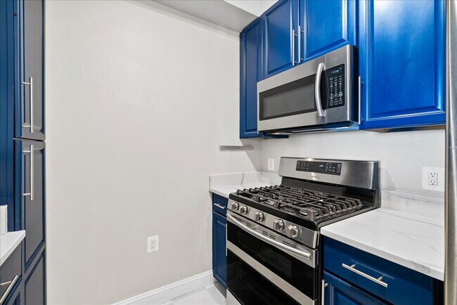 Building Photo - Stunning 9th-Floor Retreat at The Mercer