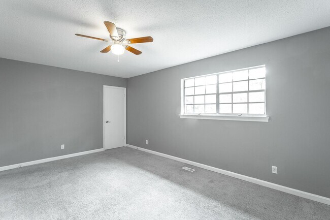Building Photo - 508 Ely Rd