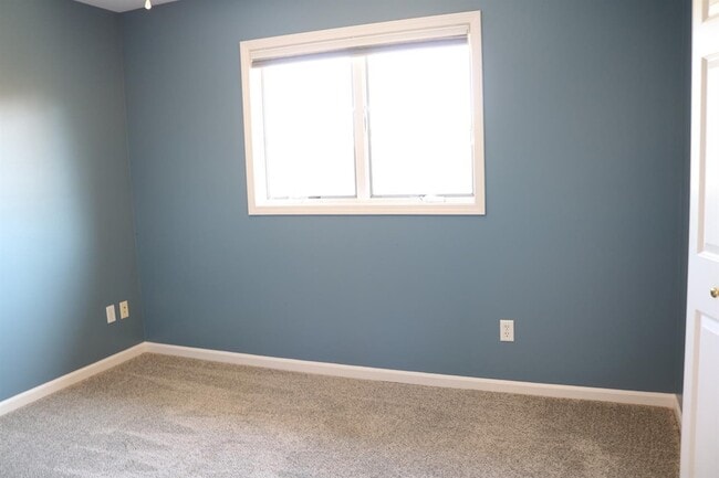 Building Photo - 9939 Sequoia Ln