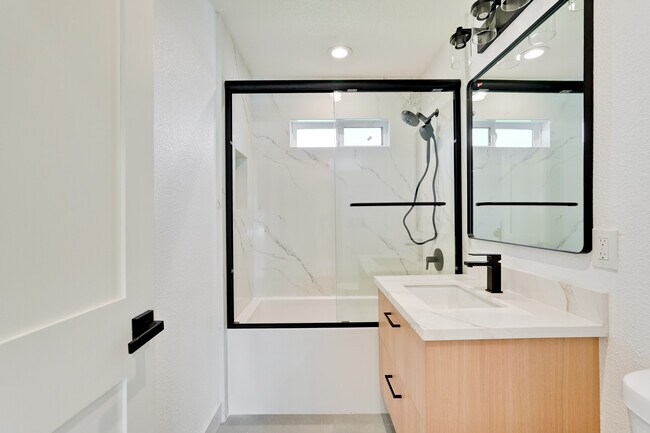 Building Photo - 2051 Randolph Dr