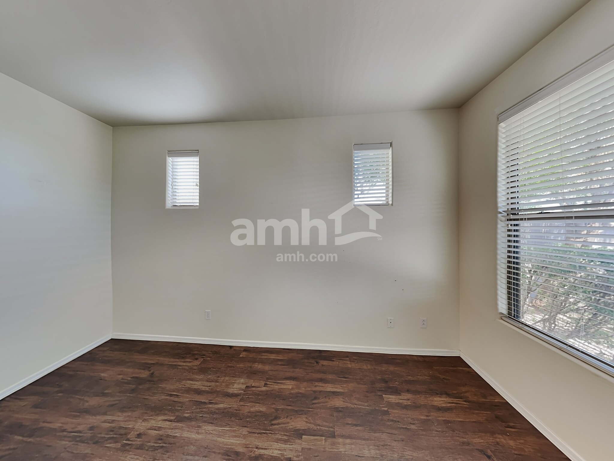 Building Photo - 2363 E Omega Dr