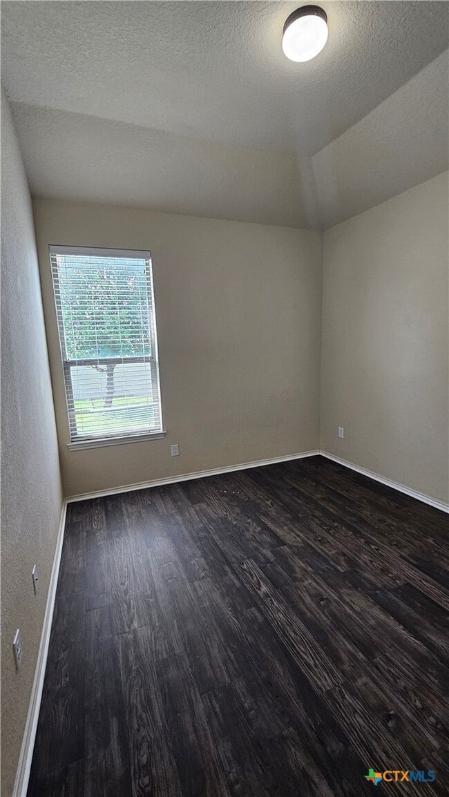 Building Photo - 538 Creekside Cir