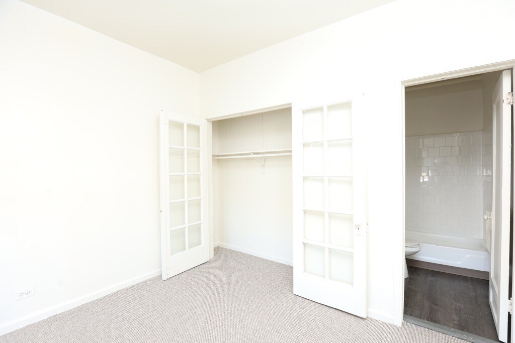 Building Photo - 3957 W Irving Park Rd