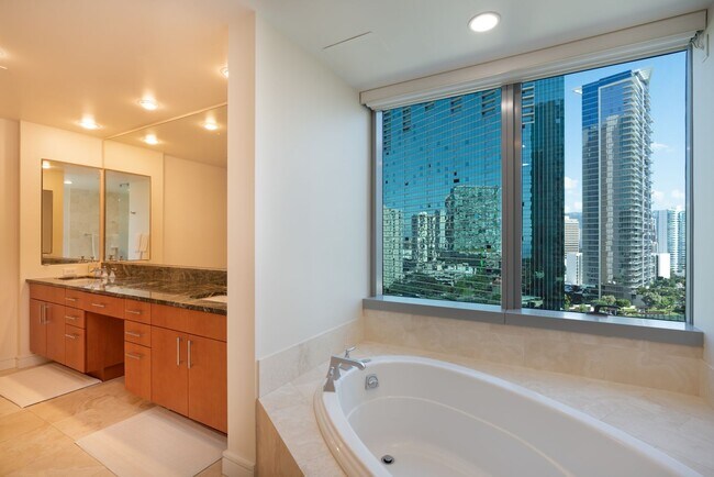 Building Photo - HOKUA 3 bedroom FULLY FURNISHED